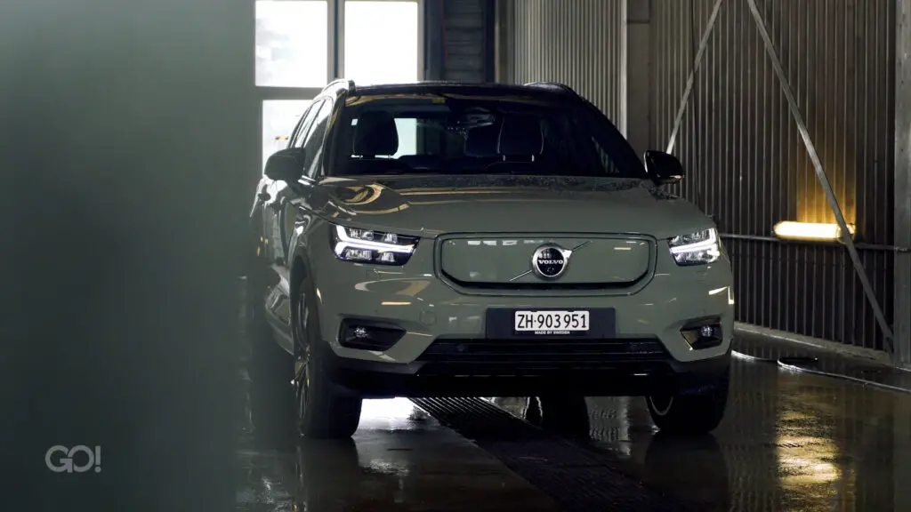 Der Volvo XC40 Recharge ist das erste Elektroauto der Schweden, aber auch der stärkste Volvo aller Zeiten. Was sagt Cyndie zu den 408PS?