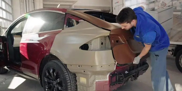 Elektrifizierung und Digitalisierung bringen viele Veränderungen. Wie gehen Auto Werkstätten damit? Könnte das das Ende der Dorfgarage sein?