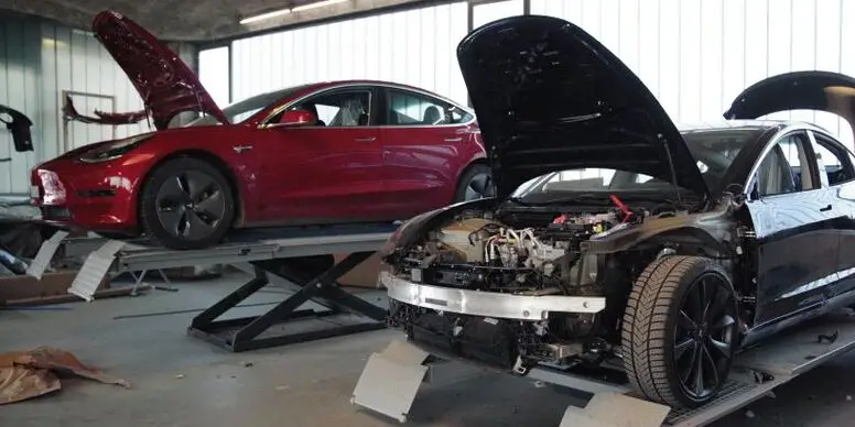 Elektrifizierung und Digitalisierung bringen viele Veränderungen. Wie gehen Auto Werkstätten damit? Könnte das das Ende der Dorfgarage sein?