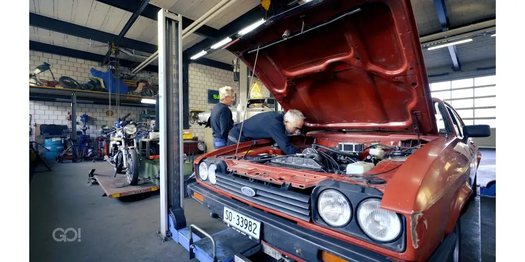 Elektrifizierung und Digitalisierung bringen viele Veränderungen. Wie gehen Auto Werkstätten damit? Könnte das das Ende der Dorfgarage sein?