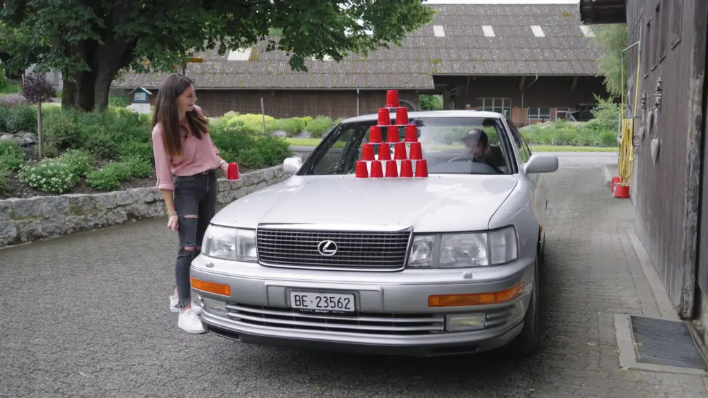Der erste Lexus war ein Schock für die Deutschen. Cyndie fährt den Oldtimer Lexus LS400 und erklärt, wieso er in USA, nicht aber bei uns erfolgreich war.