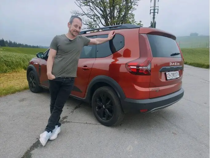 Bei Dacia ist alles günstiger. Doch für den Preis muss man auf gewisse Dinge verzichten. Ob es ein schlimmer oder ein schlauer Verzicht ist, zeigt der GO! Test.