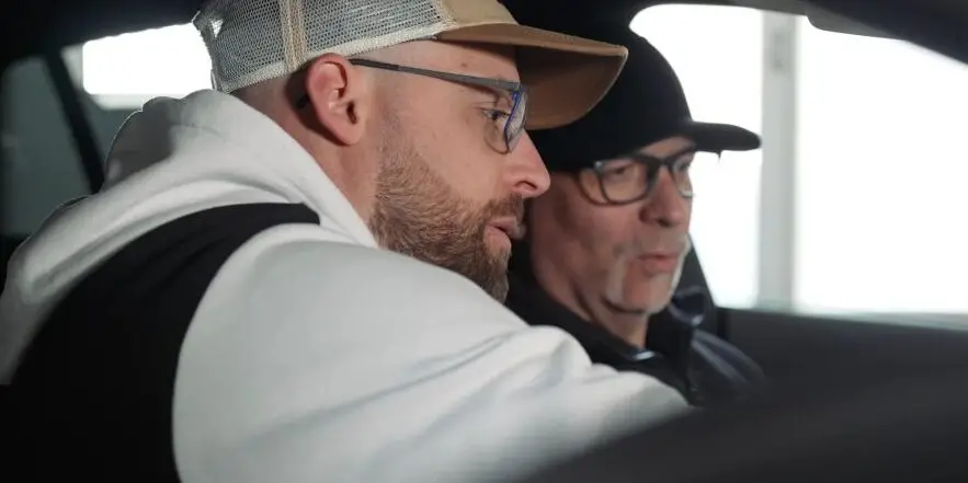 Die E-Mobilität hat stark an Bedeutung gewonnen. Doch viele Menschen scheuen dem Umstieg auf Elektromobilität.