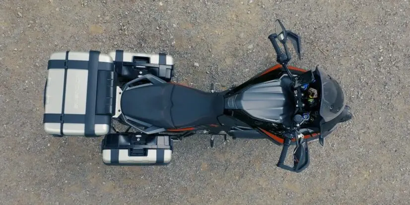 Geht touren auch elektrisch? Das hat sich GO! und der TCS gefragt und den elektrischen Sports-Tourer Energica Experia getestet.