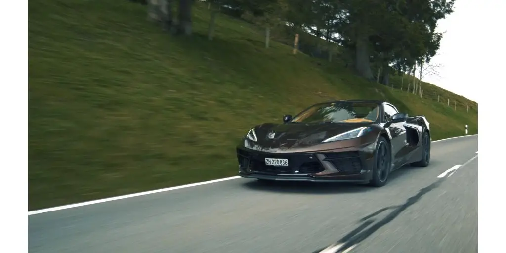 Im malerischen Emmental erfüllt sich für Simon Durand ein langgehegter Traum: Er darf die Corvette C8 Stingray fahren.