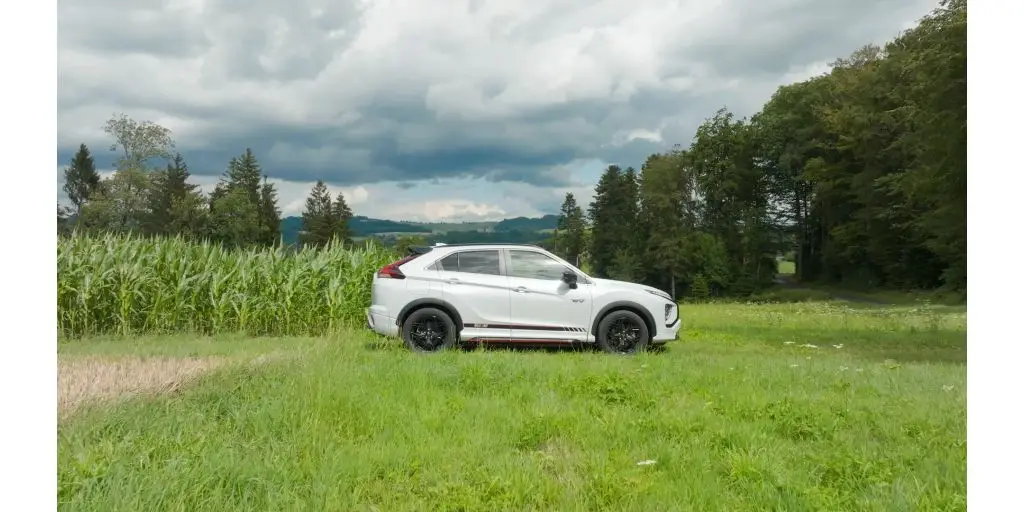 Der Plug-in-Hybrid ist ein Verbrauchswunder – wenn man ihn richtig benutzt. Wie man das macht, zeigt GO! Redaktorin Laila mit dem Mitsubishi Eclipse Cross.