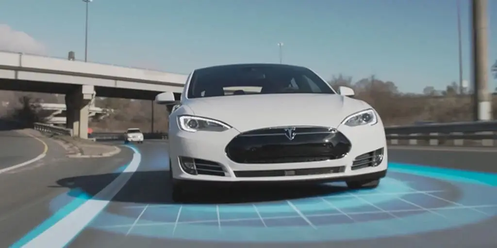Tesla und andere versprechen baldiges autonomes Fahren, aber wie realistisch ist das? Professor Raphael Murri sagt, wie nahe wir dem Autopiloten sind.