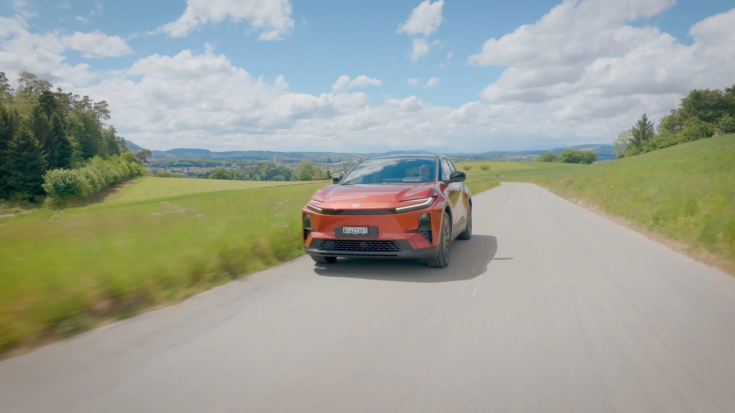 Toyota C-HR+ als Elektro-SUV mit Allradantrieb und hoher Reichweite