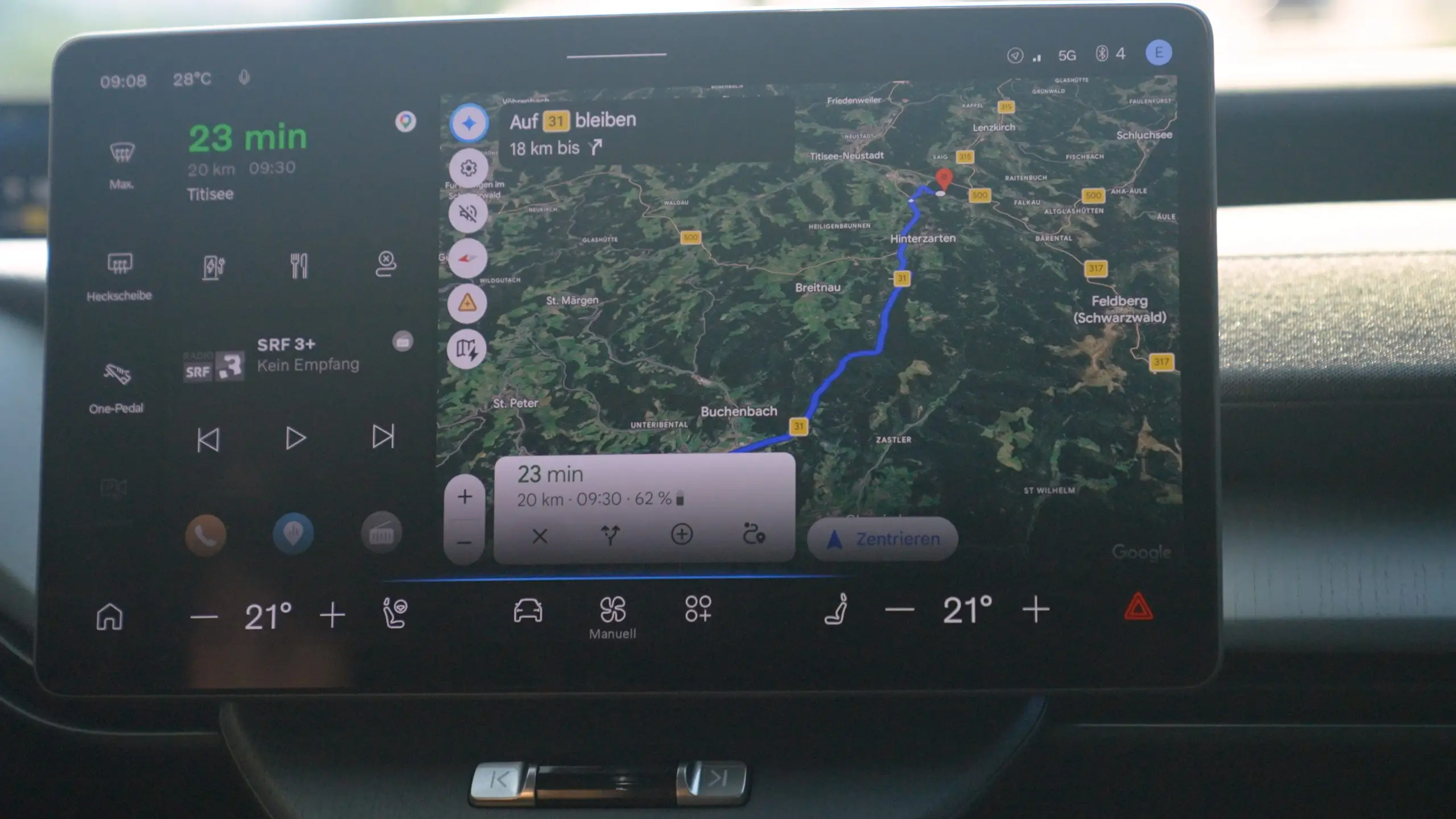 Volvo EX60 während einer Reisepause am Titisee