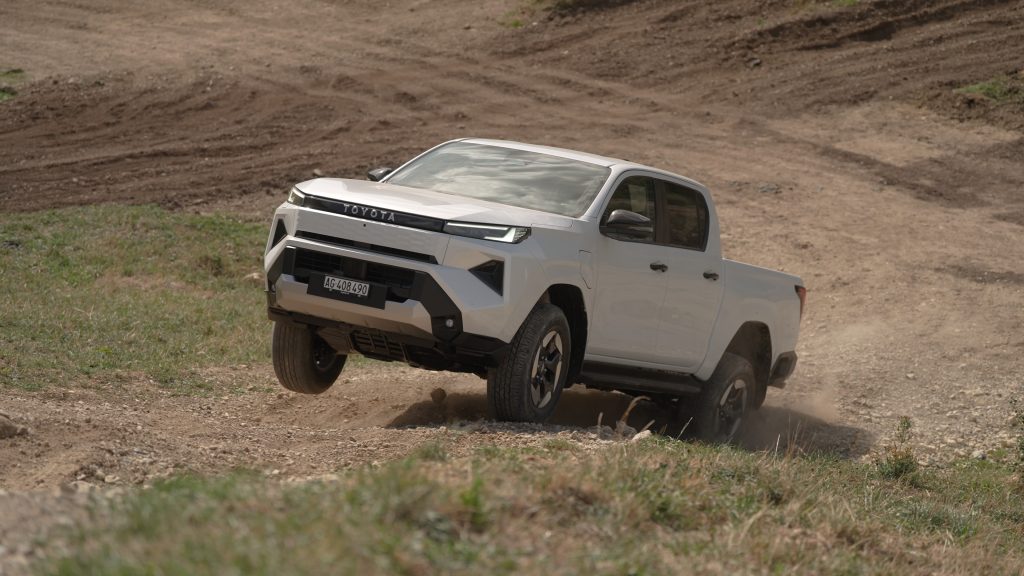 Toyota Hilux Elektro: Der E-Pick-up zeigt Offroad-Talent